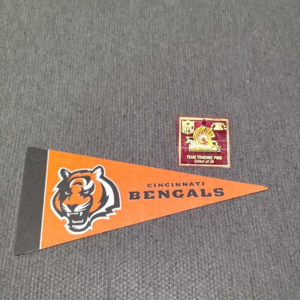 Cincinnati Bengals Pennant Flag & NFL Team Trading Pin Collectible Memorabilia